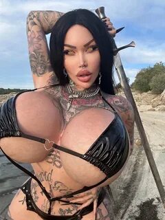 @Bat_Woman223 They should become like you t.conkwiJBmWek 