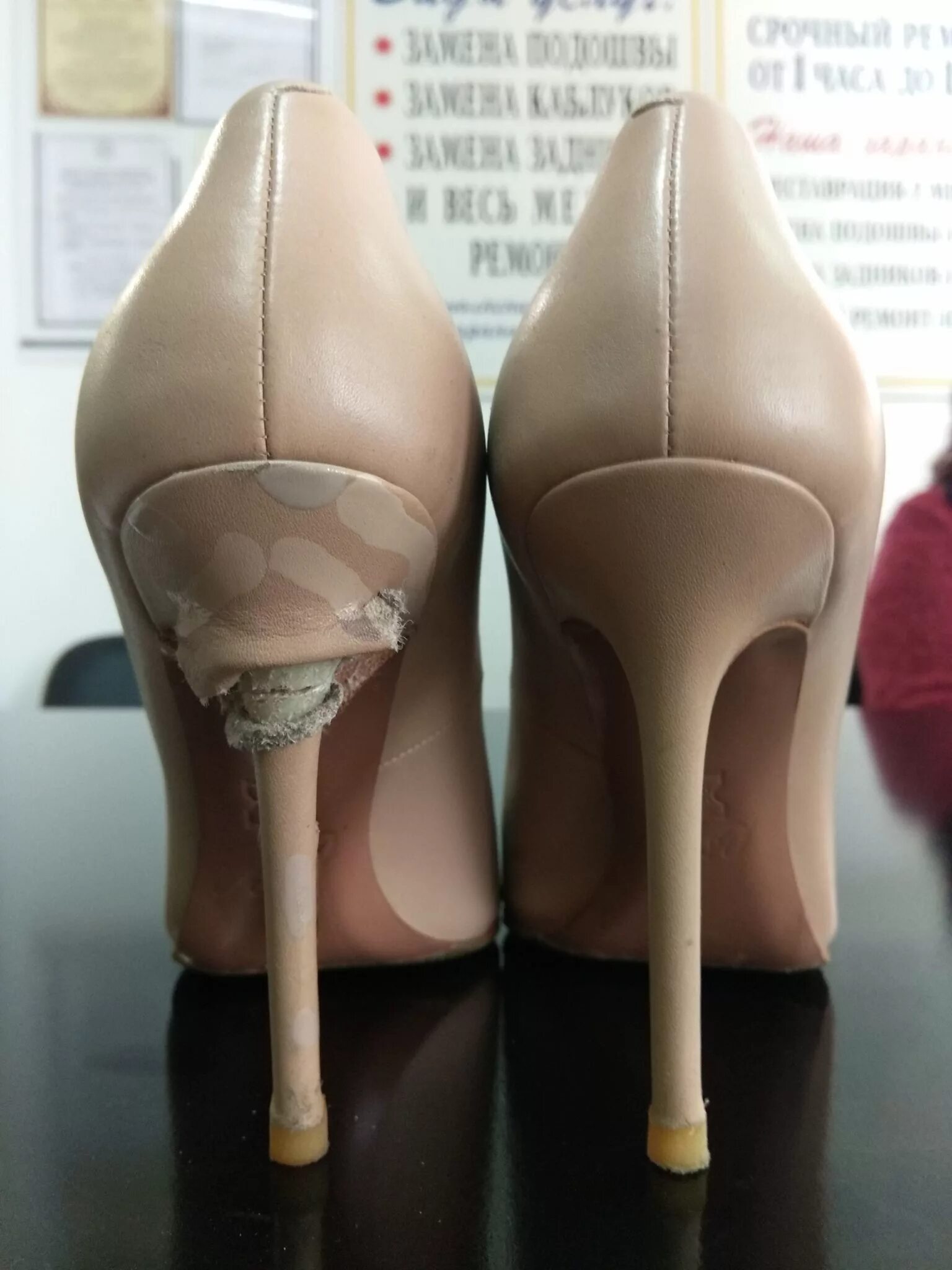 Обтяжка каблука кожей. Обтяжка каблука кожей. Обтяжка каблука. В обтягивающем на каблуках. Обтяжка для каблуков.