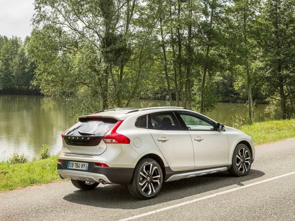 Вольво в40 кросс кантри. Вольво v40 cross country. volvo v40 cross country 2016. вольво v40 cross country 2025. volvo v40 cross country 2025.