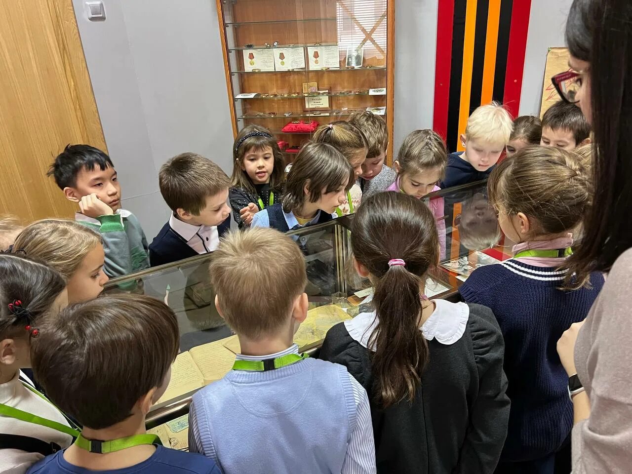 Посещение первоклассников. Книжкин дом новотроицк. Посещение первоклассников. Посещение первоклассников в библиотеку. Первый класс.