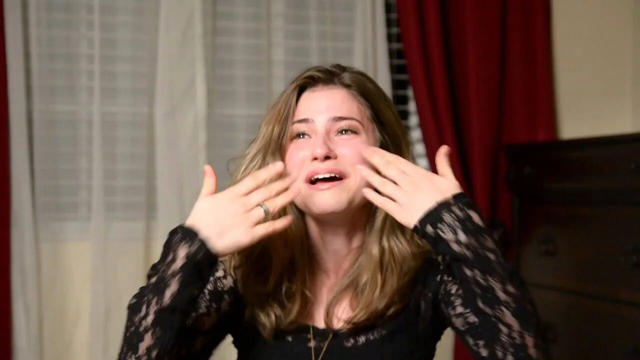 Женский смех. Мэл гибсон зубы. Веселый человек. Человек, который смеется. Детские эмоции.