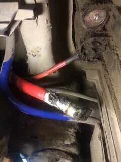 Где плюсовой провод
