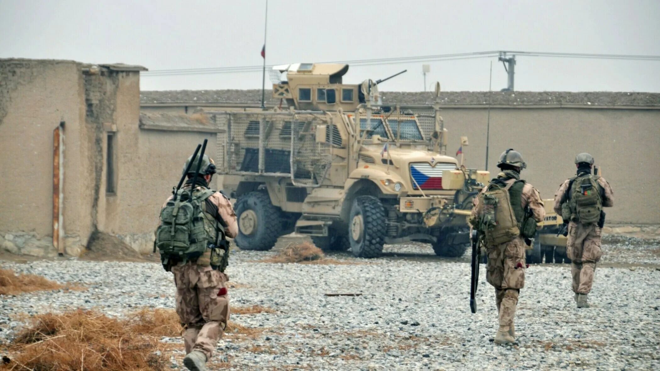 Нато в ираке. НАТО В Афганистане. Чешский войска в Афганистане. Солдат армия НАТО В Афганистане.
