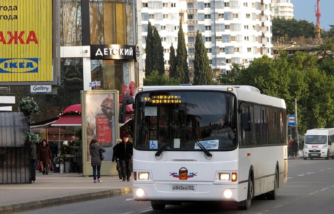 Автобусы Сочи. Общественный транспорт Сочи. Автобус 105 Сочи. Маршрутка Сочи.