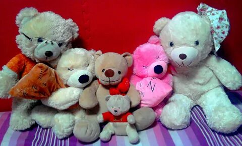 These teddy bears