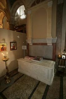 Гробница святого