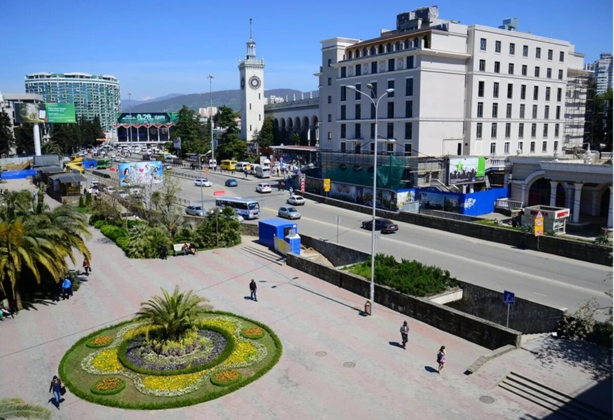 Главная улица сочи. Сочи центр города. Центр Сочи улицы. Навагинская площадь Сочи. Парк ИНН Сочи.