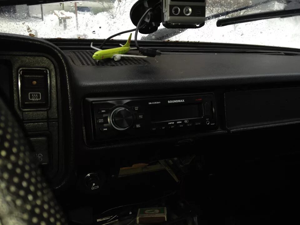 Магнитола 2105. Ваз 2105 магнитола 2. Ранняя торпедо ваз 2105. Торпеда ваз 2105. Ваз 2105 магнитола 2.