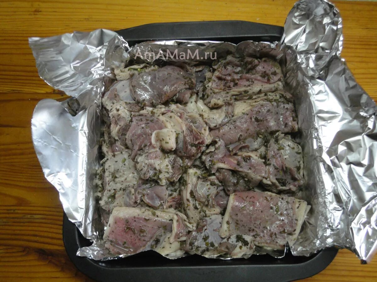 Ребра говяжьи в духовке сочно и вкусно. Говяжьи ребра в духовке. говядина в духовке в фольге. ребра говядины в духовке. ребрышки в фольге.