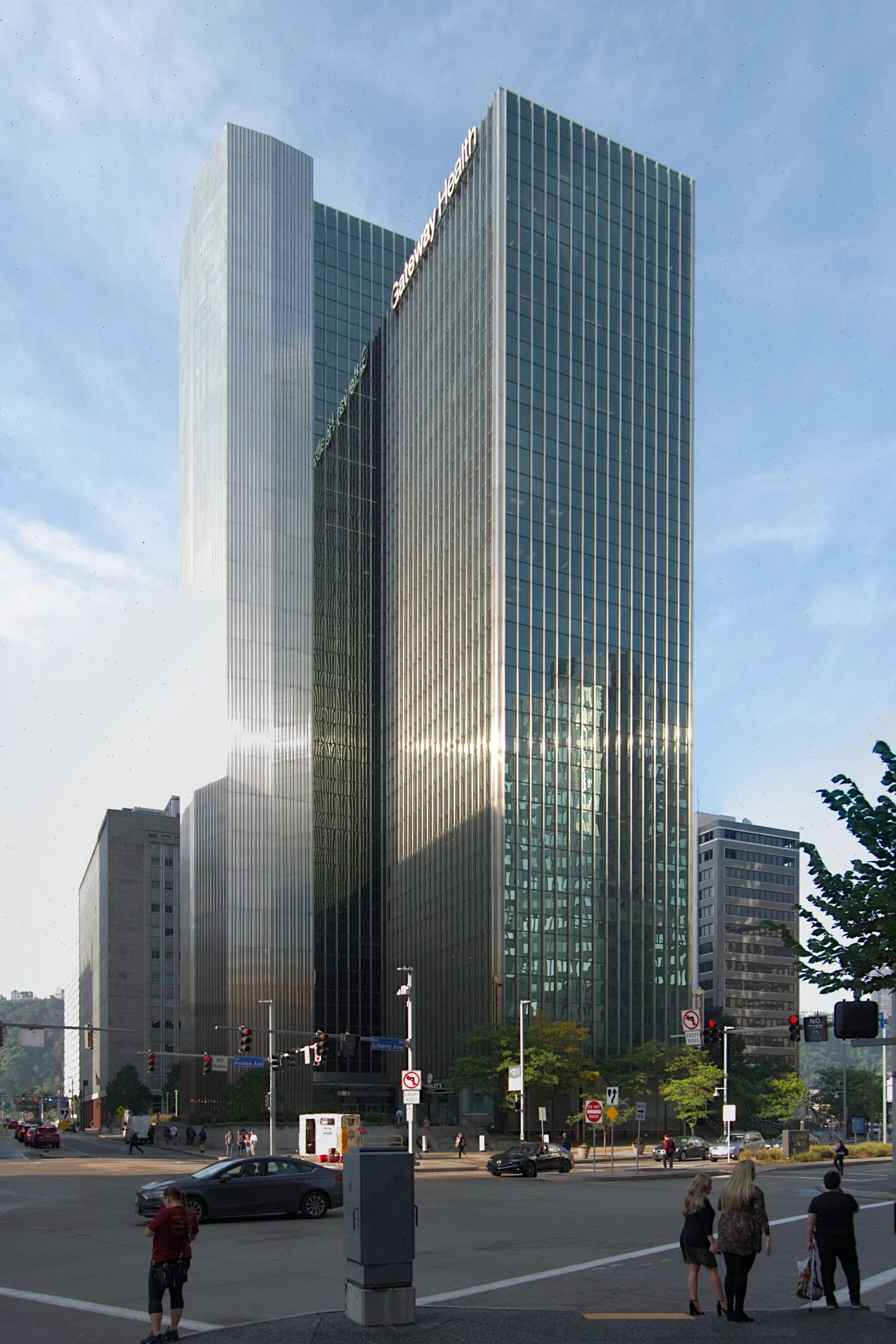 Central gateway. Офисный центр ppg place, питтсбург, пенсильвания, сша, 1984. gateway.