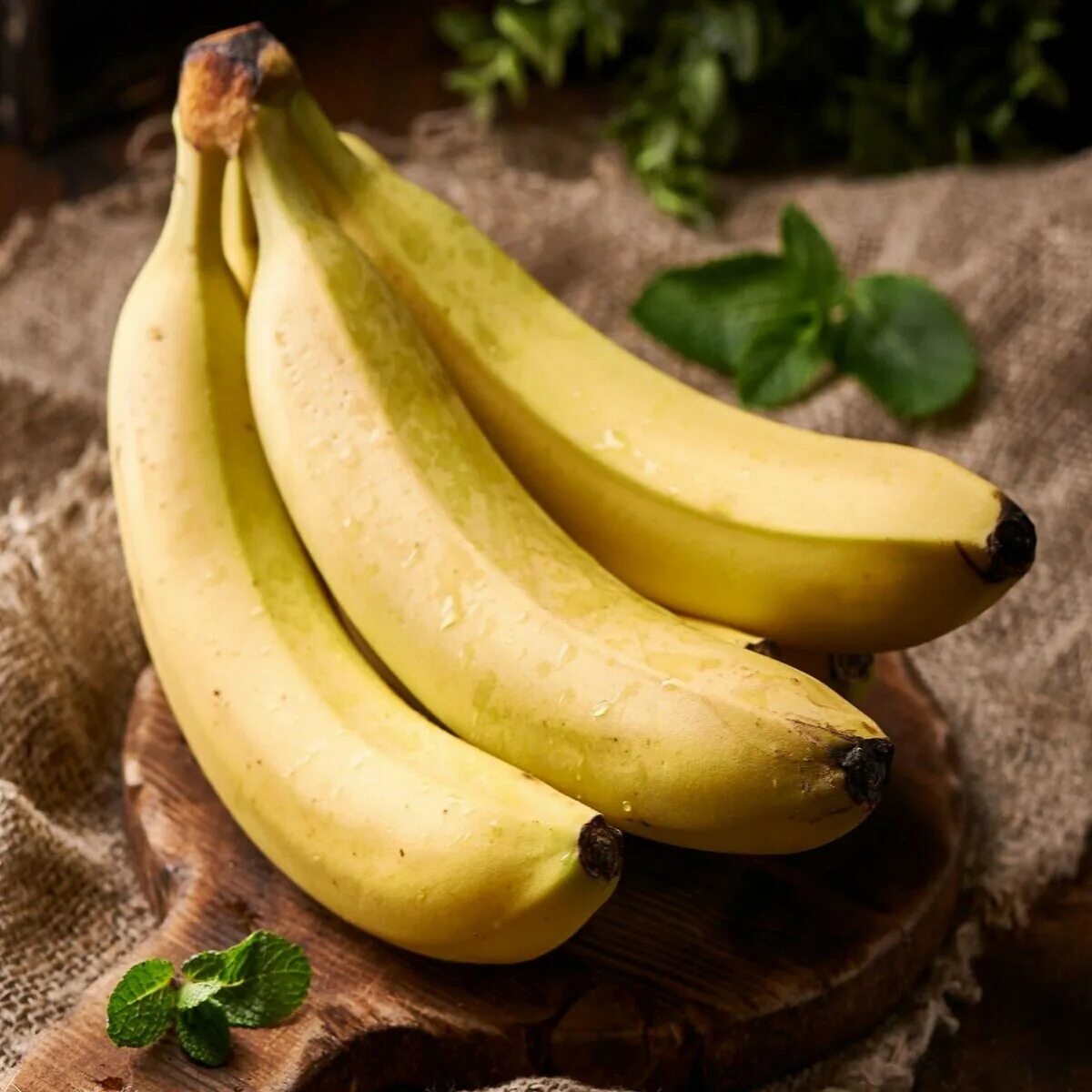 Где можно купит банан. Бананы 1кг. Неспелый банан. Баянан. Мякоть банана.