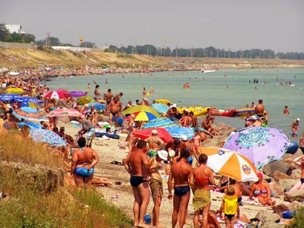 Воронеж геническ. Геническ азовское море. геническ море. геническ пляж. геническ пляжи фото.
