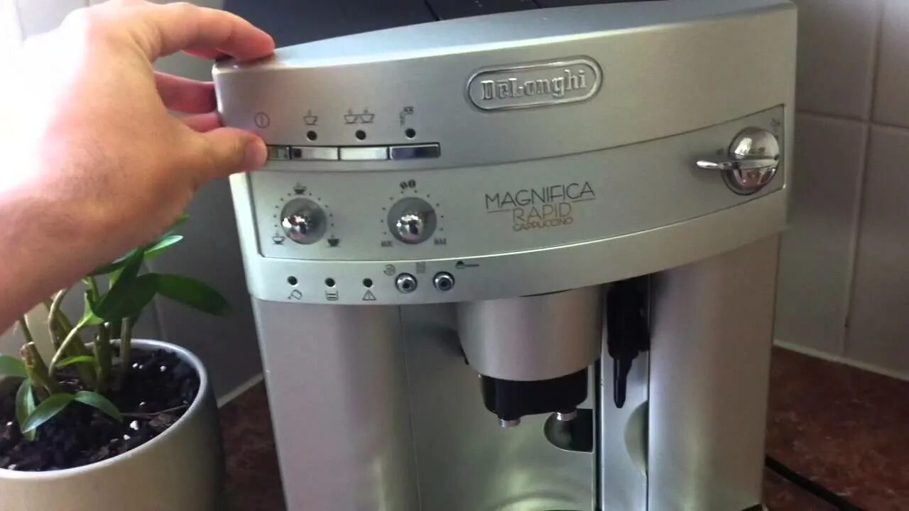 Очистка делонги магнифика от накипи. Кофемашина de'Longhi magnifica esam 3300. Delonghi ECAM220.20.W magnifica start. Индикаторы кофемашины Delonghi magnifica. Кофемашина Делонги magnifica start.