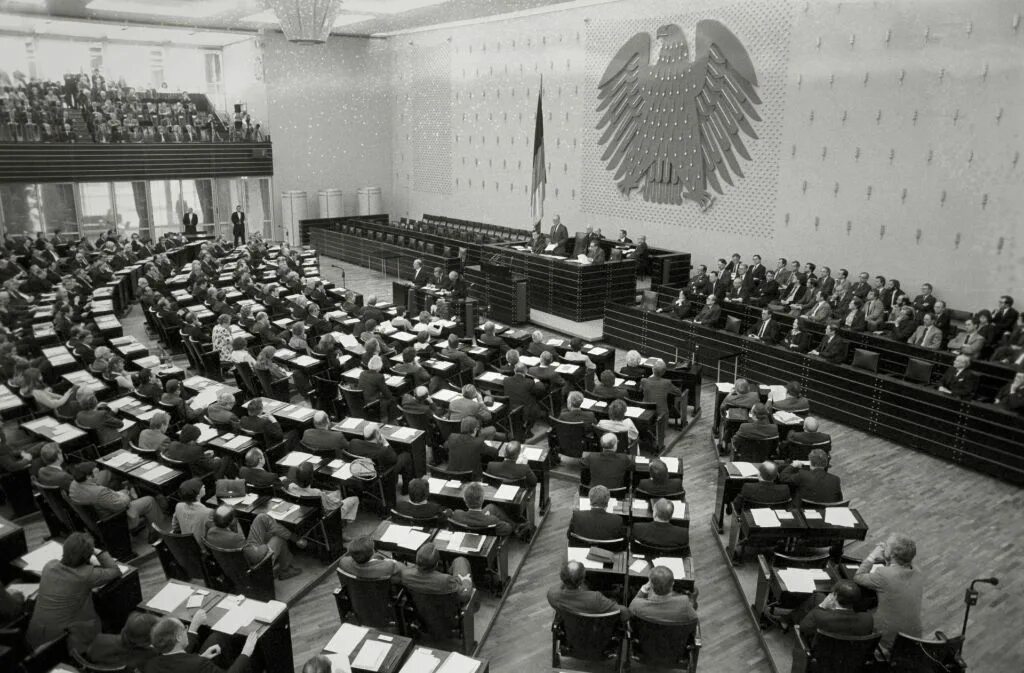 Парламент в рейхстаге 9. Парламент в рейхстаге 9