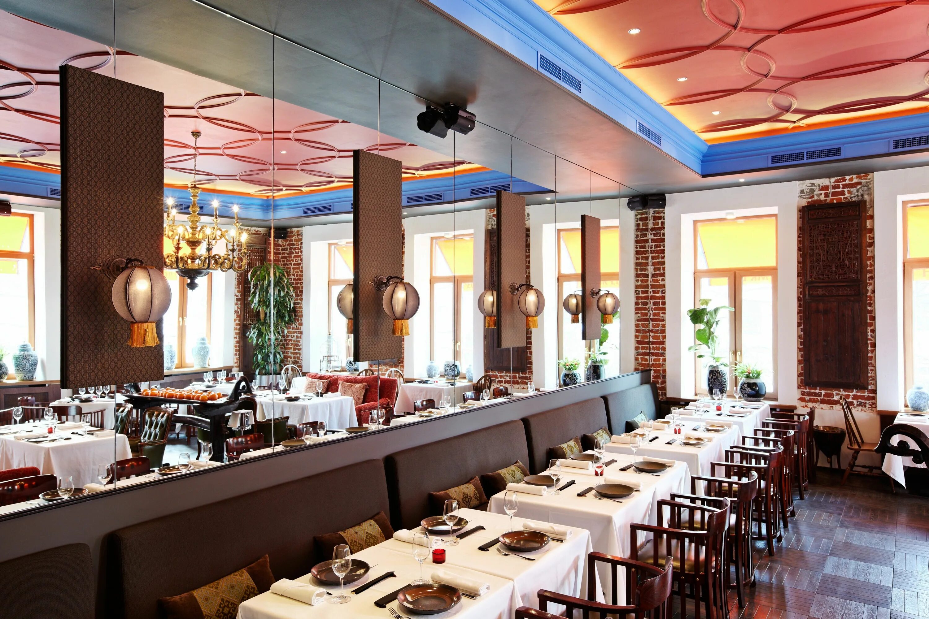 Ресторан пино малая бронная. Ткемали ресторан лубянка новая площадь. Пледы для ресторанов. The nest москва. Фото старых кафе на вднх.