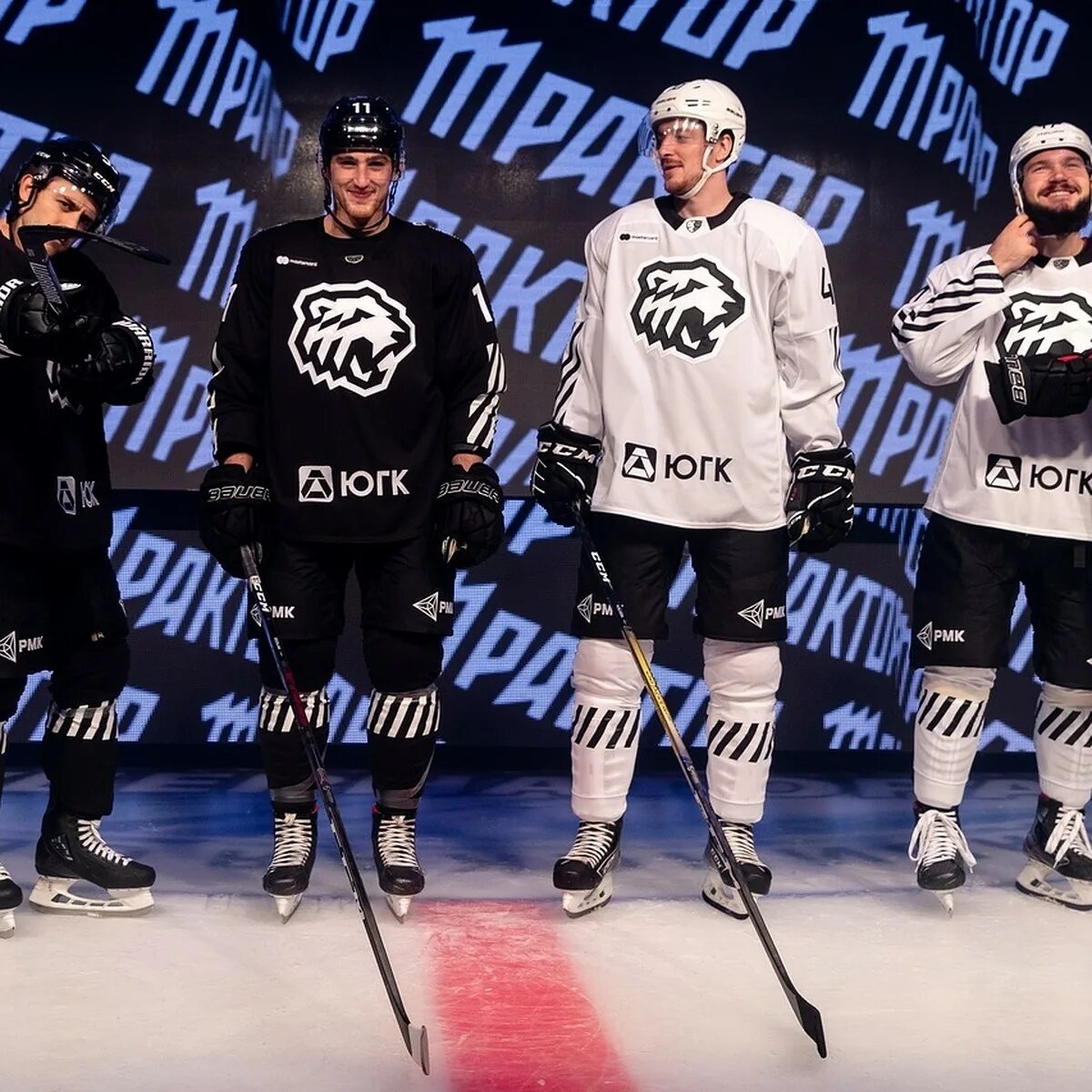 Хк трактор чехия. Трактор челябинск хоккейный. Трактор челябинск хоккейный. Хк трактор челябинск. Челябинский трактор хк.