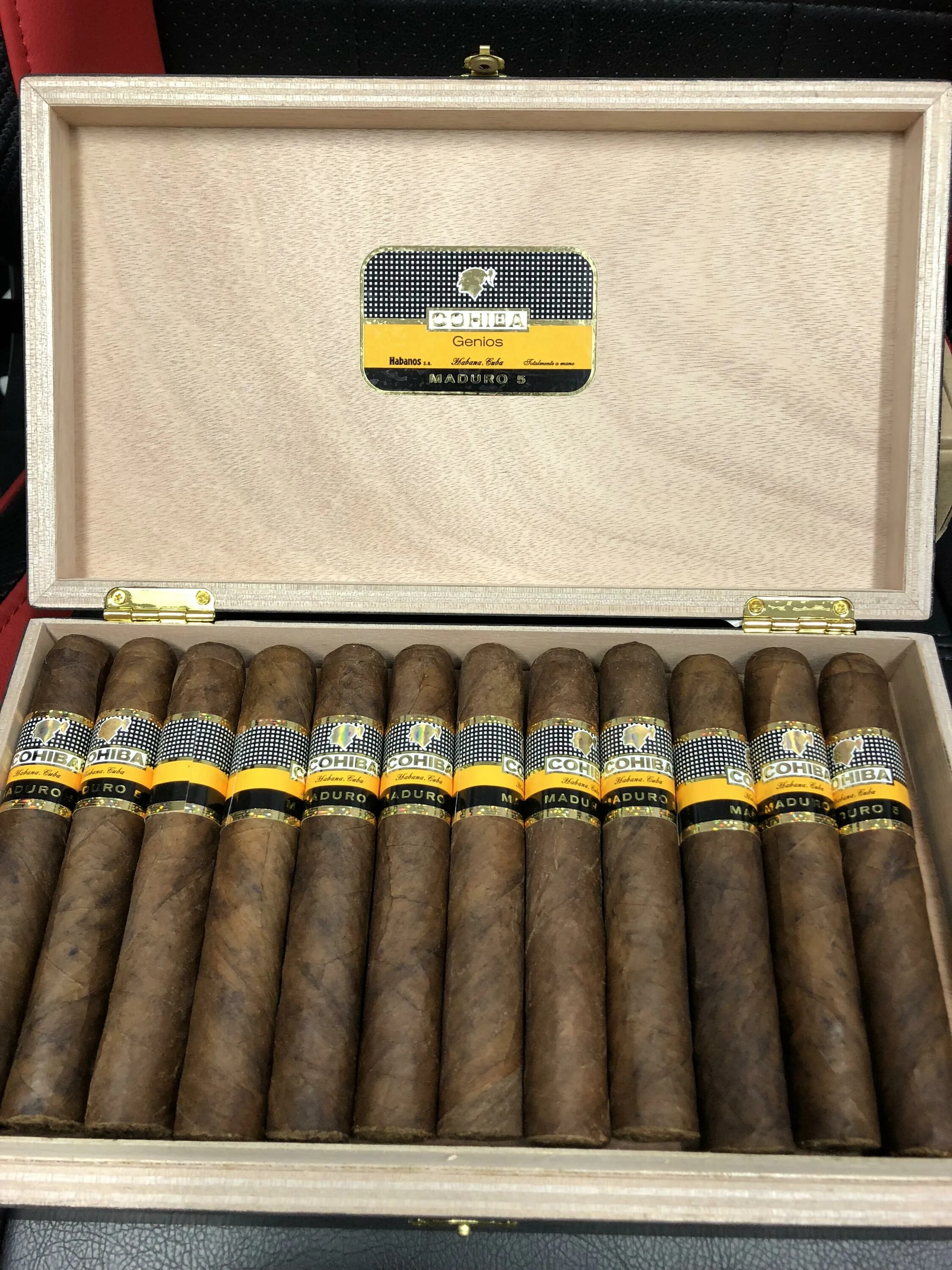 Сигары cohiba maduro 5. Коиба мадуро 5. Cohiba maduro. Сигары cohiba piramides extra. Сигары мадуро с.