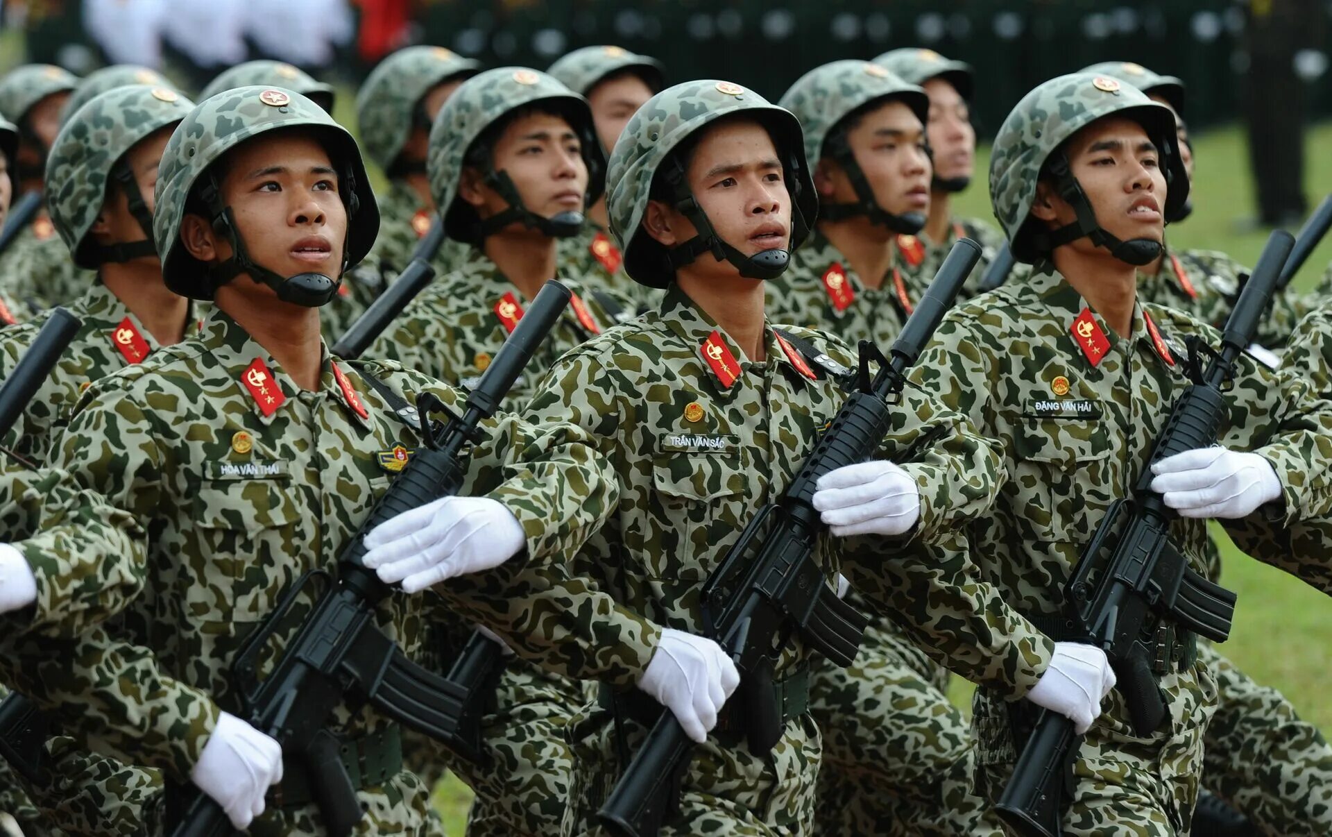 Военная панама вьетконг. Пулемёт м 60 сша. Вооружение вьетнама. Национальный фронт освобождения южного вьетнама. M16 винтовка во вьетнаме.