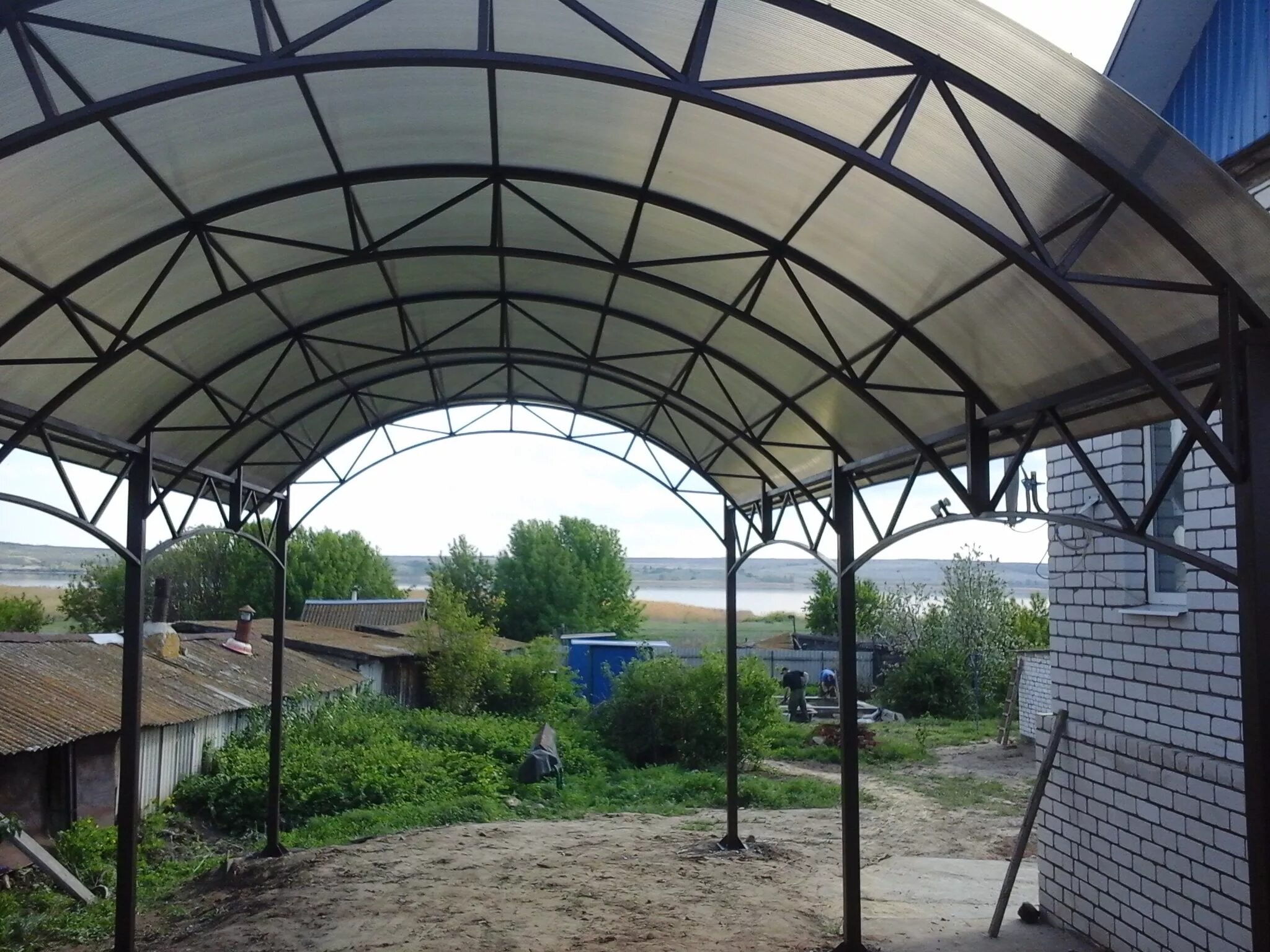 Навес для машины из металла. Навес односкатный 8х8. Каркас односкатного ангара. Металлоконструкции навесы. Каркас ангара из швеллера.