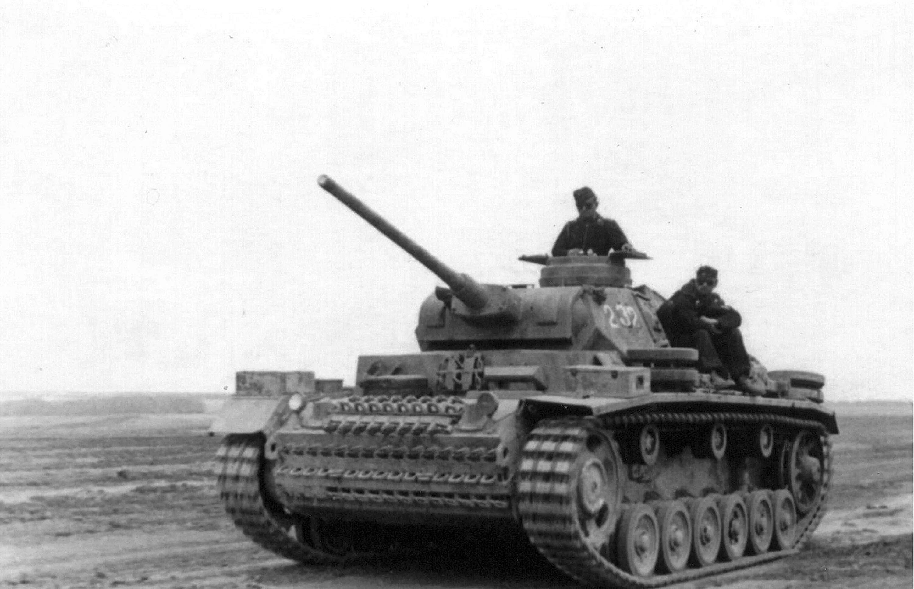Покажи немецкие танки. Panzer 3 танк. Танк PZ 3 Ausf j. Т3 танк вермахта. Танк PZ Kpfw 3.