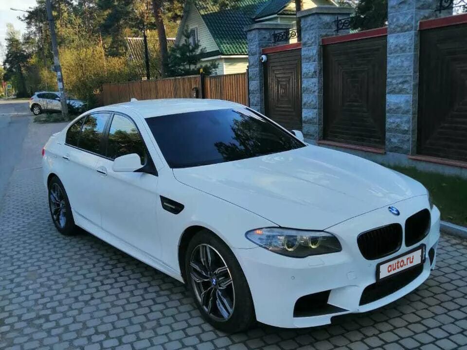 Белая 05. BMW 5 f10 белая. BMW 5 белая. БМВ 5 2012 белая. BMW 5 Series f10 White.