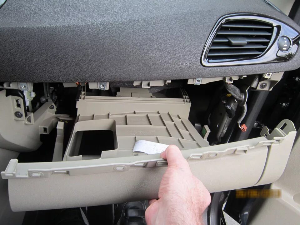 Ремонт бардачка Рено Меган 2 - Renault Megane II, 1,6 л, 2004 года своими руками