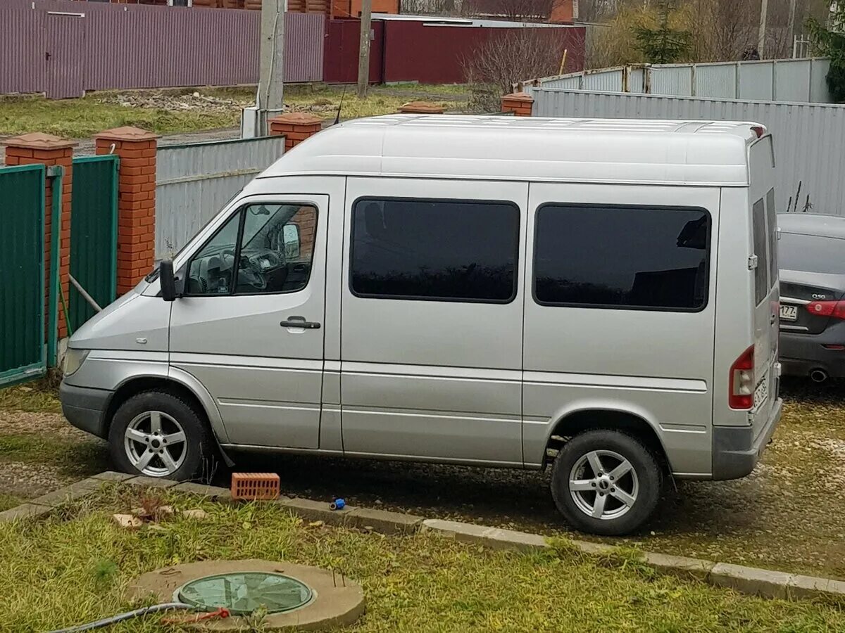 Красный mercedes-benz sprinter, e 815 mh 164. Спринтер 2005. Спринтер 2005 фургон. Синий минивэн. Какую магнитолу купить в спринтер 2005 года отзывы.