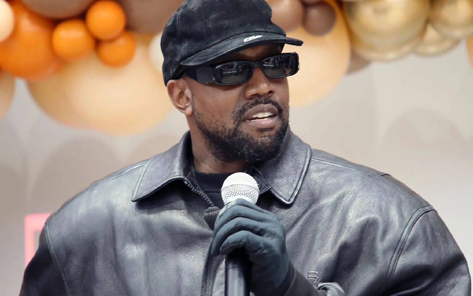 Канье уэст рэперы сша. Канье вест. канье уэст 2025. kanye west грэмми 2025. adidas yeezy boost 350 v2.