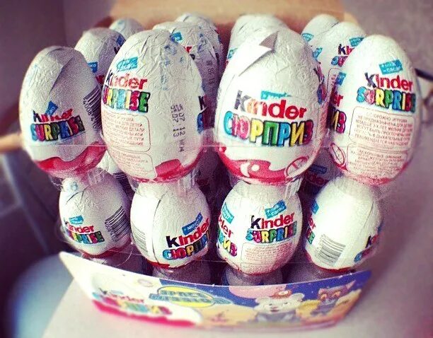 Большая коробка киндер сюрпризов. Коробка киндеров. Киндер сколько в коробке. Киндер сюрприз. Коробка киндеров.