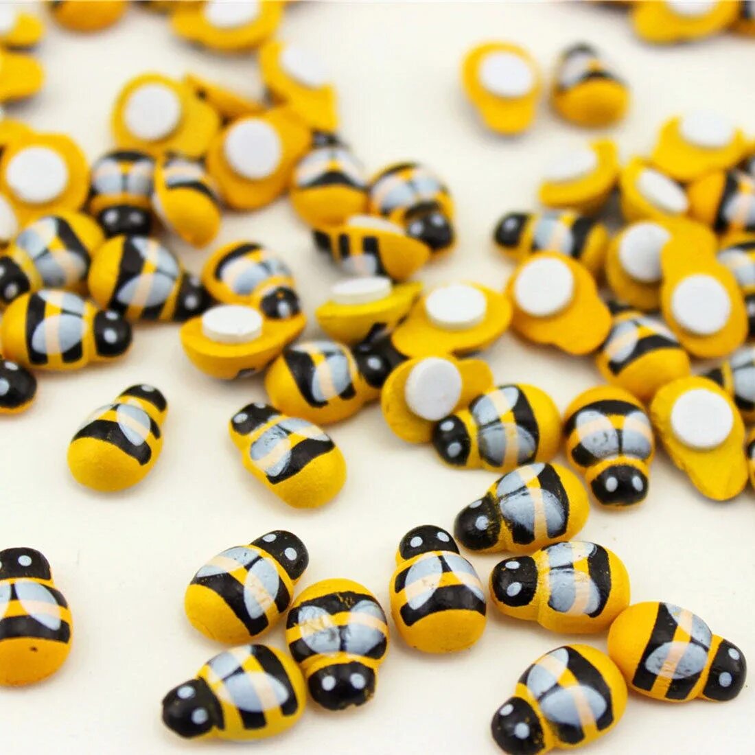 Коровка пчела. Пчелка декор. Декоративные пчелки. Декоративные пчелы для декора. Маленькие пчёлы декоративные.