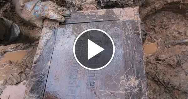 Раскопки блиндажей второй мировой войны. Видео блиндаж раскопки. Видео блиндаж раскопки. Раскопки нетронутых блиндажей. Немецкие блиндажи находки второй мировой.