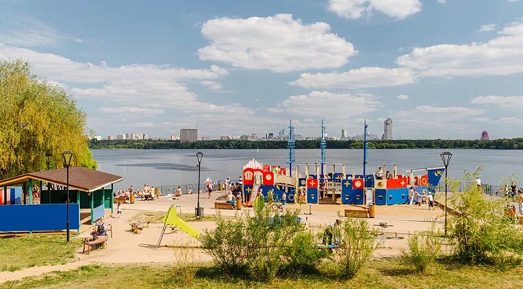 Строгинское шоссе. Строгино Пойма. Строгинская Пойма парк. Пляж Строгино (Строгинский пляж). Строгинская Пойма бассейн.