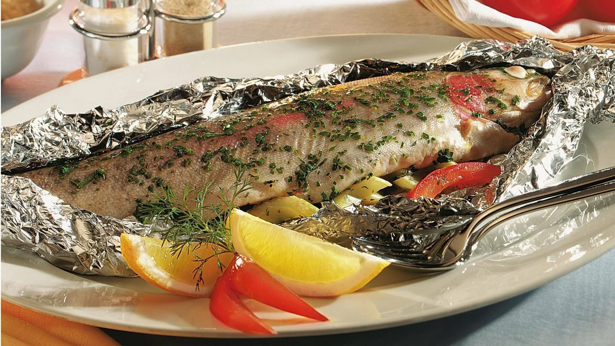 Сколько по времени готовится форель. Форель клеопатра. Сколько по времени готовится форель. Форель радужная запеченная. Кусок форели в духовке.