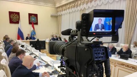 Губернатор сидит