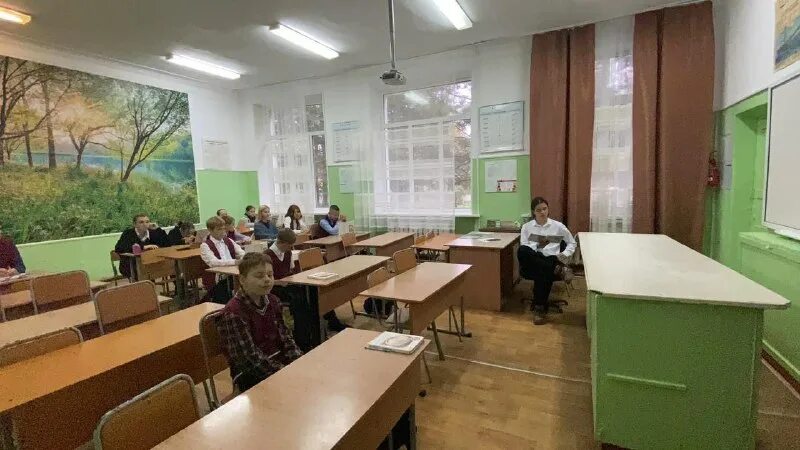 Кампус москва кембриджская школа. Класс в школе. Школа кп. Школа кп. Школа 52 кемерово.