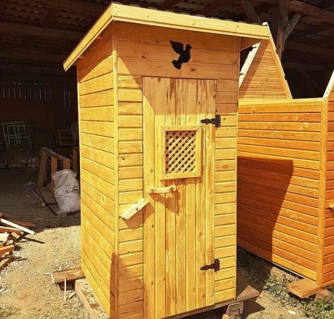 Туалет уличный деревянный. Уличный деревянный туалет. Туалет деревянный для дачи. Туалет деревянный для дачи. Туалет теремок блокхаус.