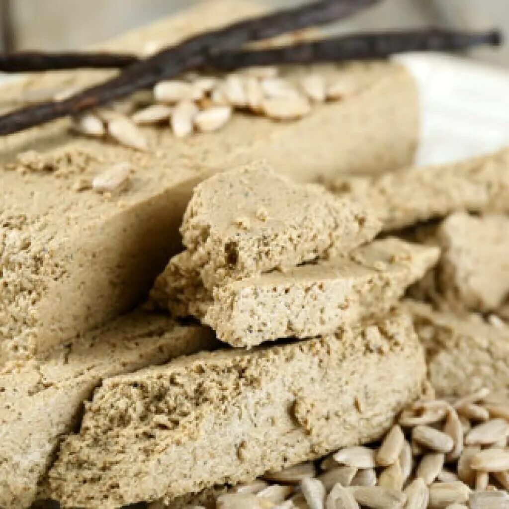 Халва еда. Халва сладкая. Восточные сладости халва. Халва азовская 500гр. Восточная халва.