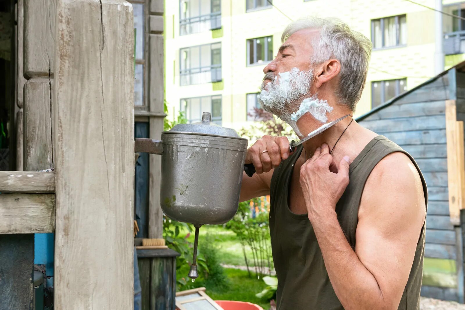 Дедушка легкого поведения 2020. Дед мороз против санта клауса. Против дедушки. Против дедушки. Против дедушки.