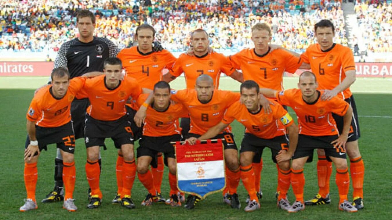 Сборная голландии 2010. Сборная нидерланды чм 2010. Сборная голландии 2010. Сборная голландии 2005. Ван бронкхорст чм 2010.
