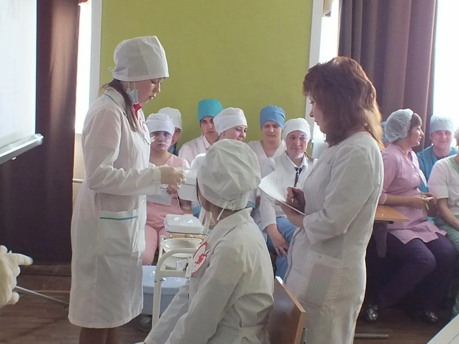 Студенты медики. Медицинские курсы ижевск. Курсы медицинского образования. Врачи из специальности. Медицинские курсы ижевск.