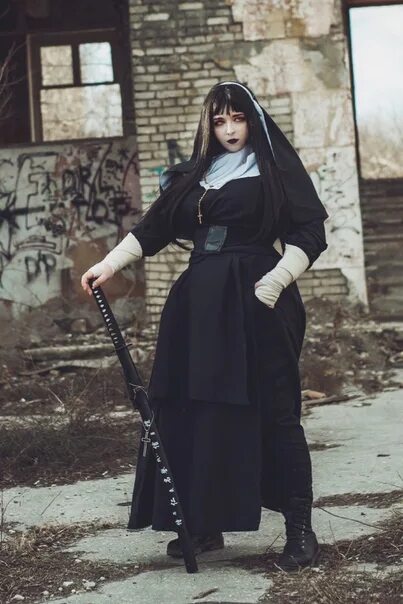 Nun cosplay. Монашки войны. Монахиня с оружием. Японские монахини. Японский косплей монашки.