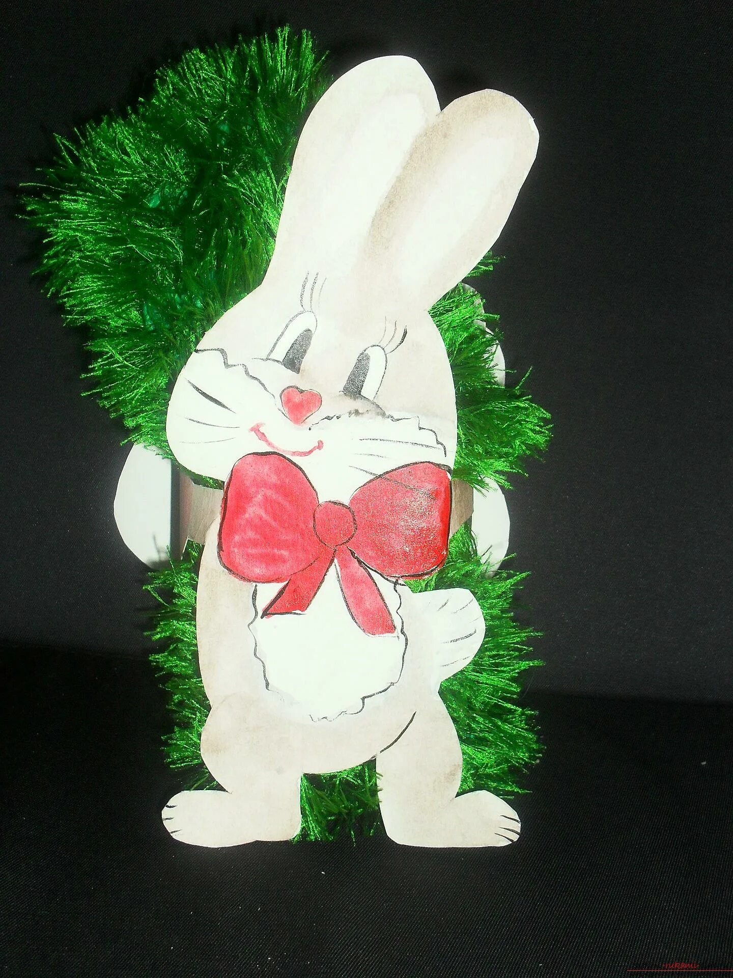 новогодняя игрушка заяц. зайчик из ткани. интерьерные новогодние зайцы. пасхаотеый щайчик ищ ткани. как сделать новогоднего зайчика.