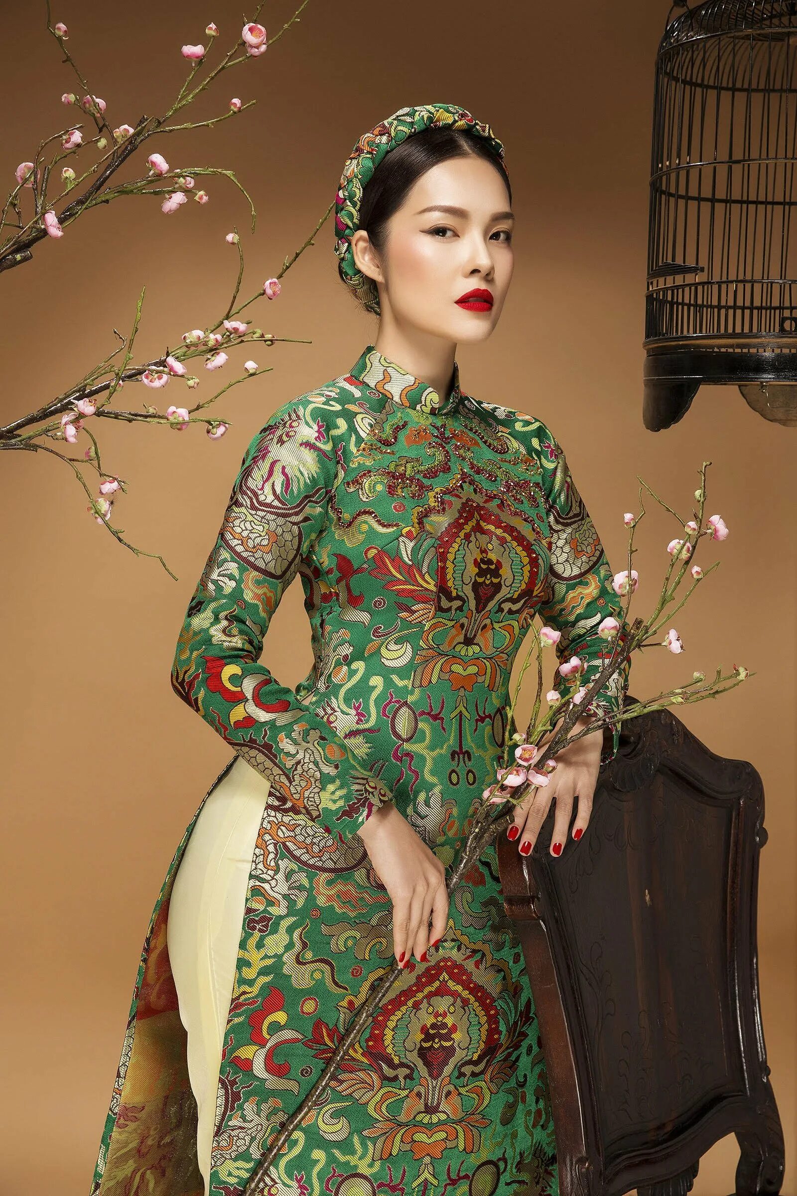 Ципао и Ханьфу. Национальный костюм ao dai. Платье в азиатском стиле. Одежда в азиатском стиле для женщин.