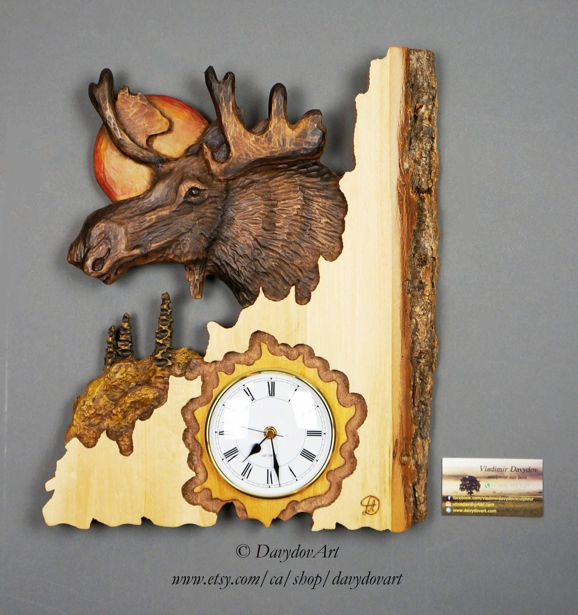 Часы лось. Часы с лосями. Резьба по дереву часы. Часы Лось деревянные. Деревянные штучки.
