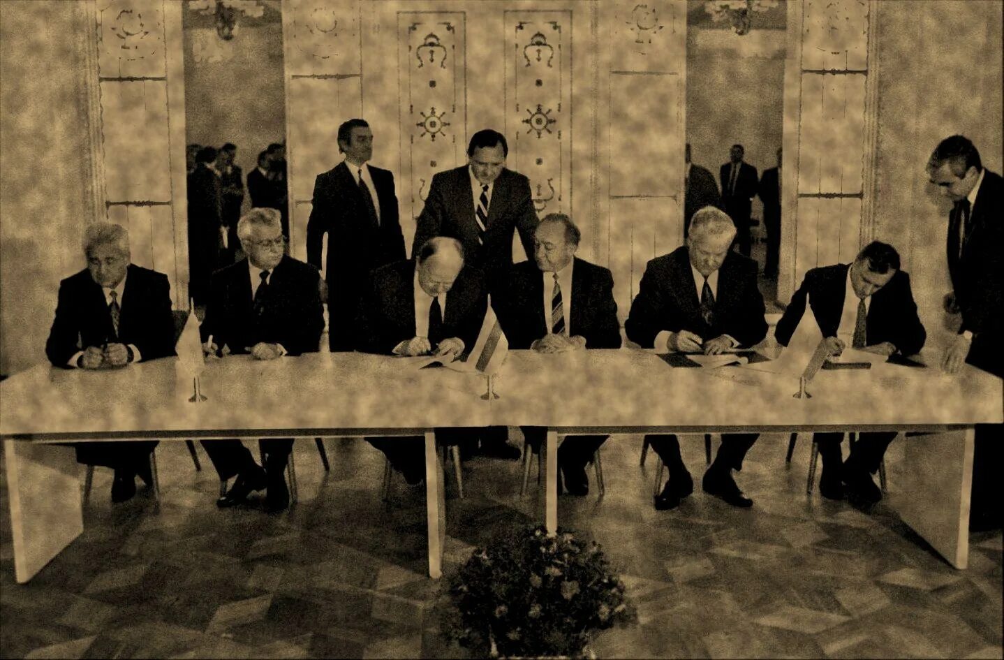 8 декабря 1991 года был подписан. Беловежские соглашения 1991. Беловежская пуща Ельцин. Беловежское соглашение подписали. Подписание Беловежских соглашений. 8 Декабря 1991 года.