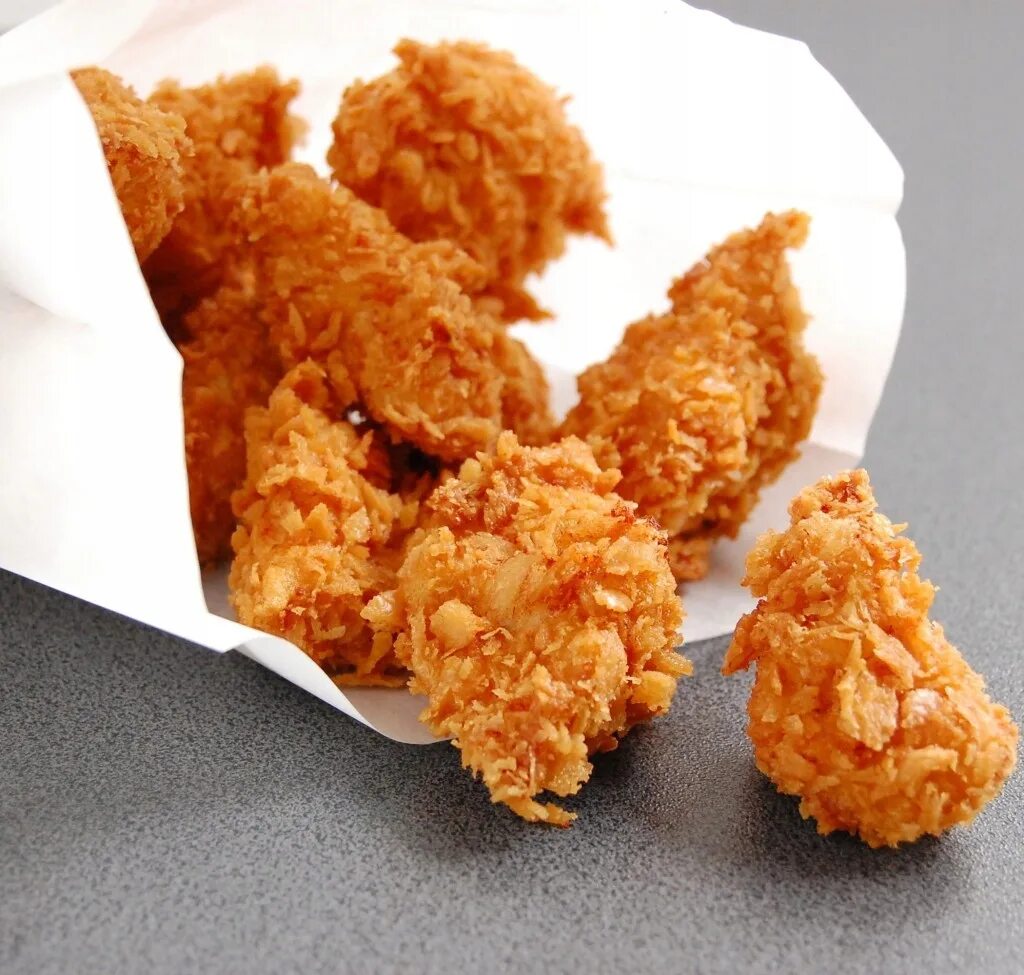 Куриная панировка хрустящая. Стрипсы KFC панировка.