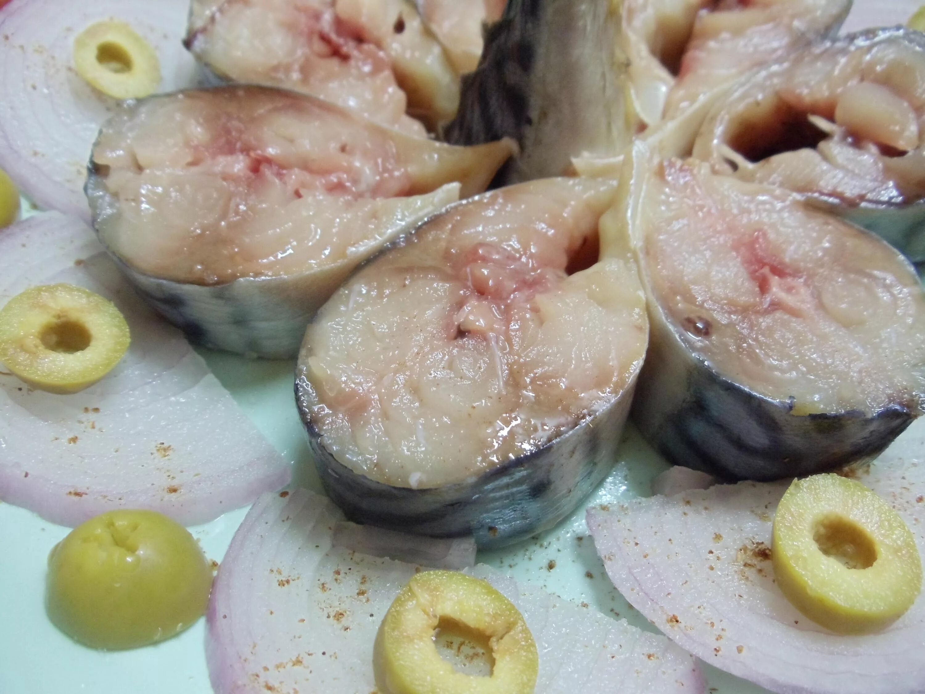 Скумбрия замариновать быстро и вкусно. Скумбрия пряного посола кусочками. скумбрия пряная малосольная. малосольная скумбрия пряного посола. скумбрия солёная в домашних.