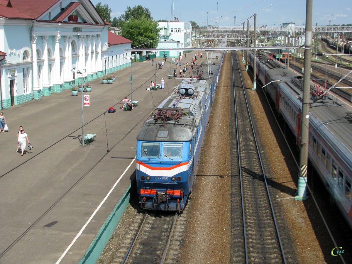 Вязьма Железнодорожный вокзал. Железнодорожная станция Вязьма. Поезда на станции Вязьма. Станция Вязьма 2022.
