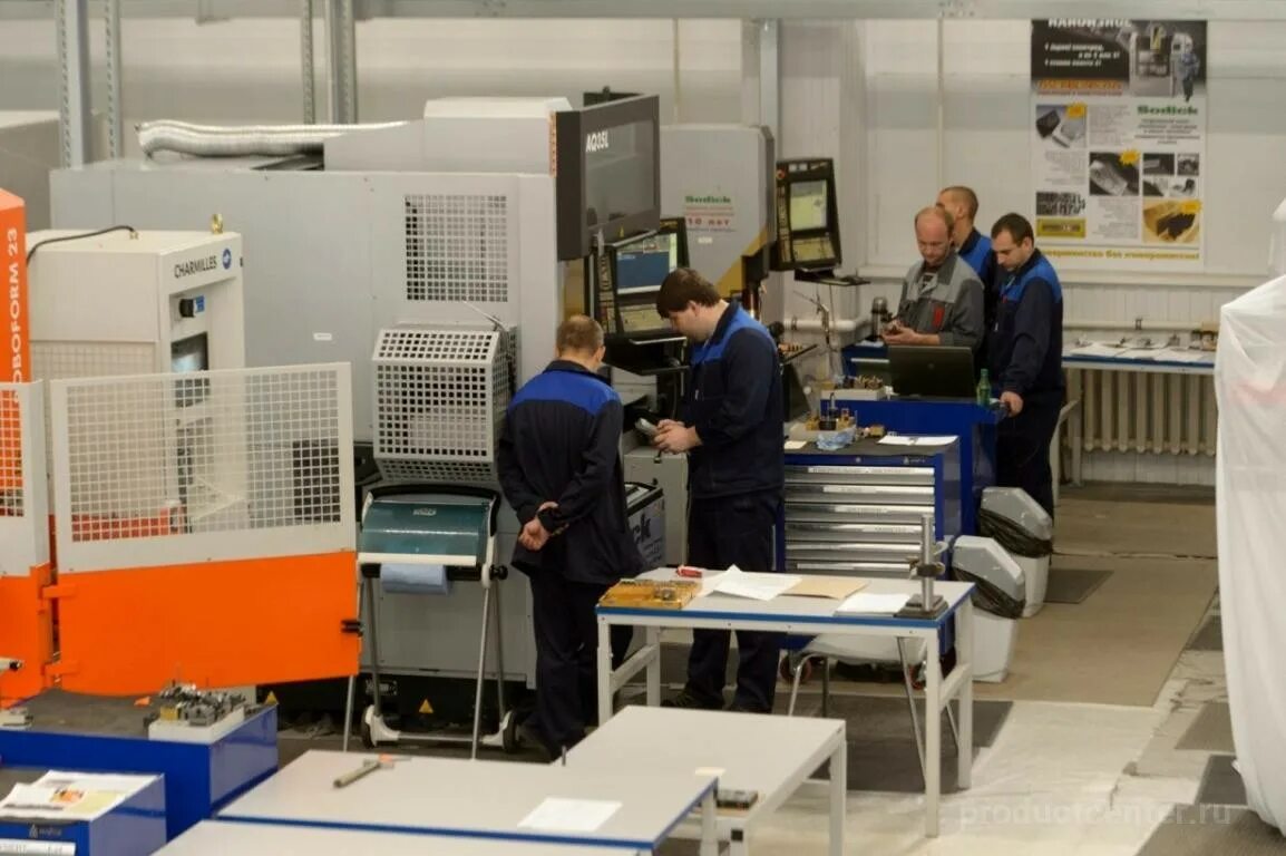 Завод в карачеве. Завод производство. Директора завода электродеталь карачев. 303 цех завод электродеталь карачев. Завод в карачеве.