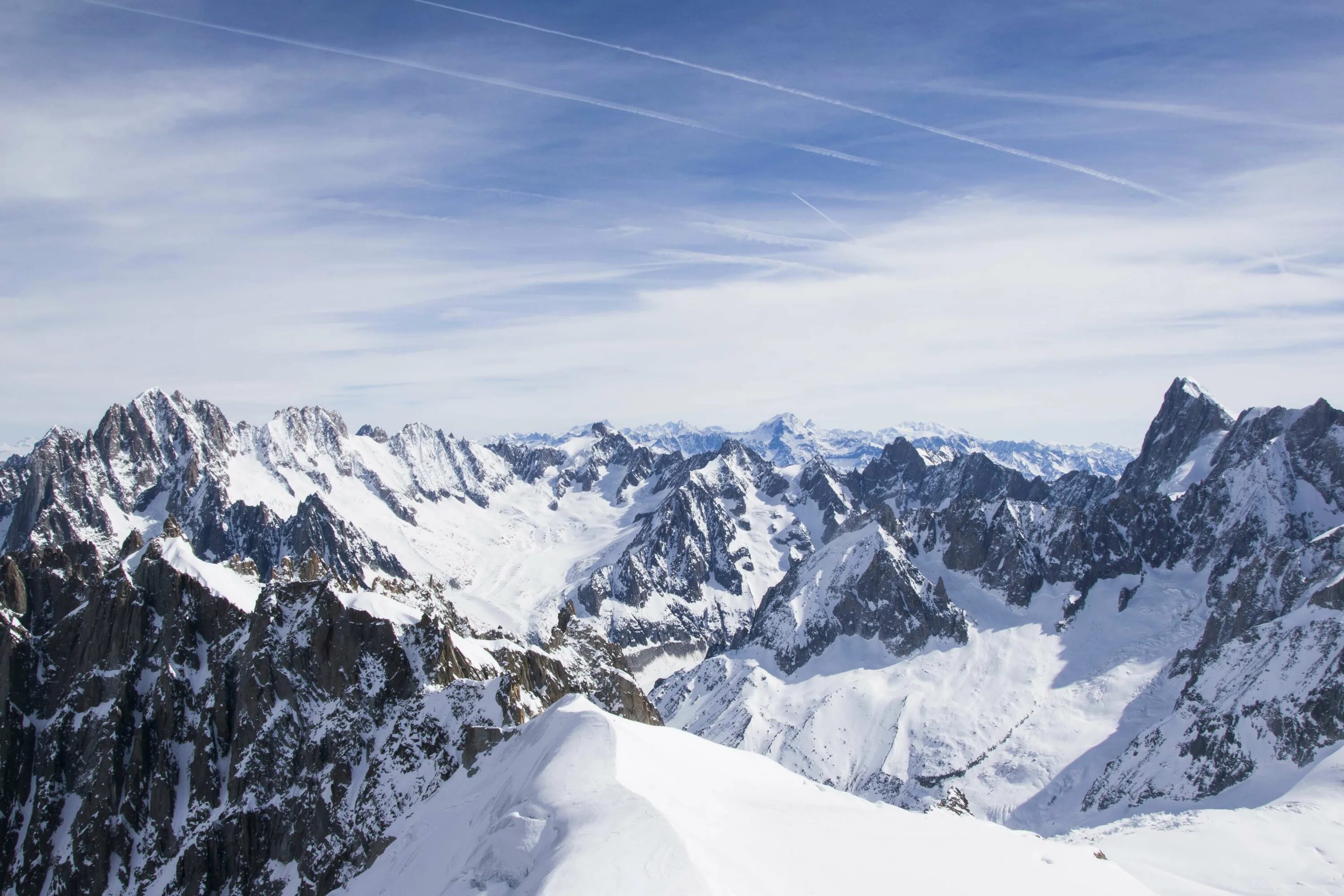 Вершина горы Альпы. Монблан-де-курмайёр. Mont Blanc Peak. Пик альпийских гор. Средняя высота гор альпы